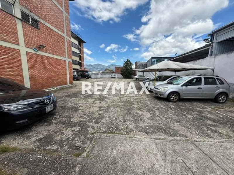 EN VENTA APARTAMENTO EN BARRIO OBRERO Edif. Pirineos (frente a auto pizzas Antonio)