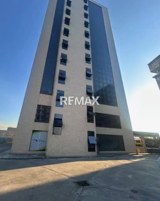 En Venta Oficina en Obra Gris en La Prestigiosa Torre Financiera de Lara