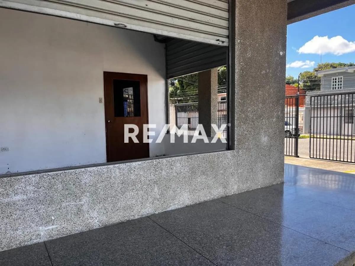 EN ALQUILER LOCAL COMERCIAL A POCOS MTS DE LA AV. LA MATA CABUDARE
