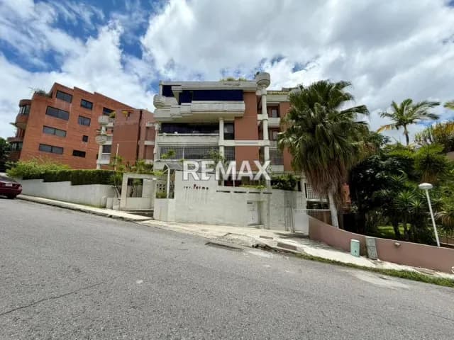 Urbanización Miranda - En Venta - Amplio Apartamento con Terraza