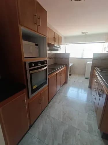 En Alquiler Apartamento Semiequipado En Prebo (yh)