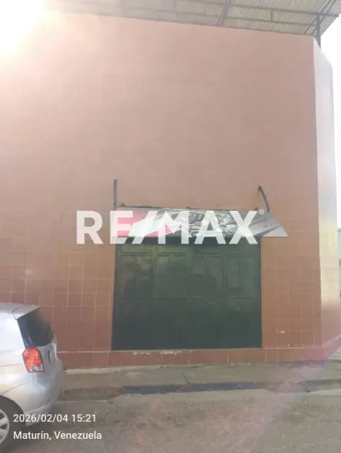 Alquila amplio galpón, situado en la calle principal, a una cuadra de la avenida Orinoco, Maturín