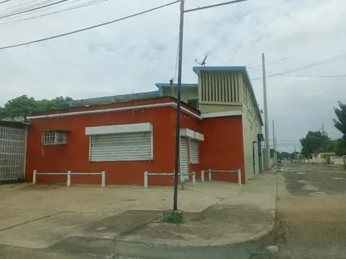Venta De Galpon, 3 Apartamentos, Local Barrio Bolivar Mls #26-18043 Mema