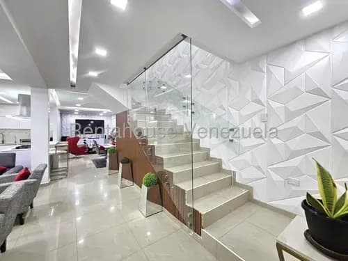 Ana Karina Molleja Vende Hermosa Casa Con Planta Eléctrica En Villa Paris Cabudare -lara / Akm