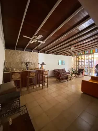 Venta De Casa En El Bosque Valencia Zona Residencial/comercial Tipo Apartoquinta Ubicacion Privilegiada En Avenida Cuatricentenaria Clientes Compradores Directo!!!