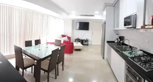 Espectacular Apartamento En Los Palos Grandes 80 Mt2, Sala, Cocmedor, Cocina Empotrada Con Tope De Granito, Pisos De Marmol, Baño De Visitas, Habitacion Con Baño Y Balcón , 2 Estacionamientos, Pozo .
