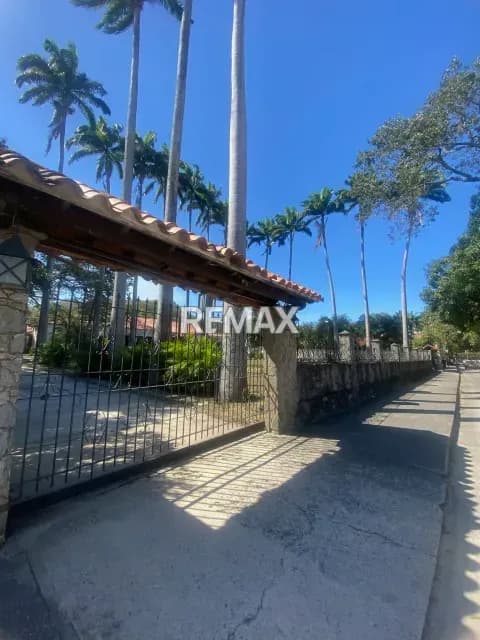 CASA INGLESA PARA FIN COMERCIAL