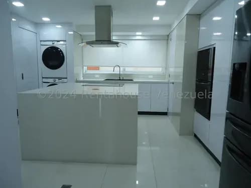 Apartamento Remodelado En Venta En Campo Alegre #26-1532 Ad