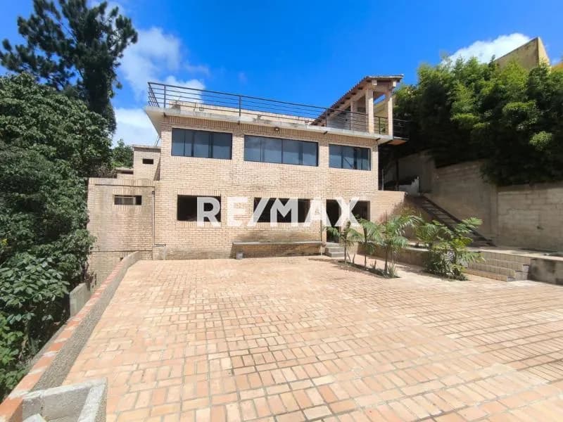 La Lagunita VENDO Quinta 871m2 Vista hermosa