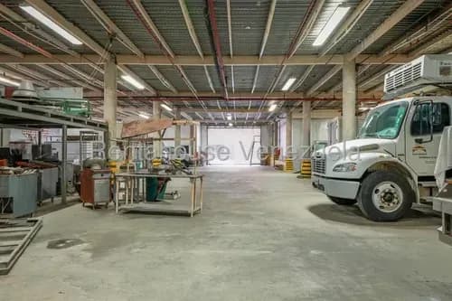 Espacio De Cocina Industrial Equipado 1.890 M2 En Alquiler Piedra Azul I