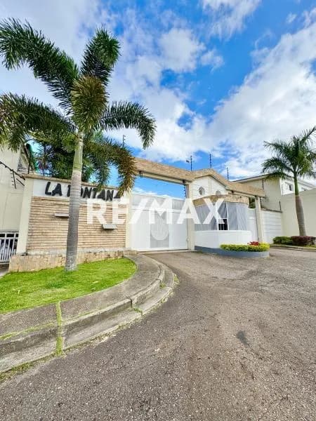 Casa en venta en la fontana