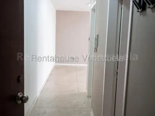 Alquiler De Cómodo Apartamento Ubicado En Las Palmas #26-22163