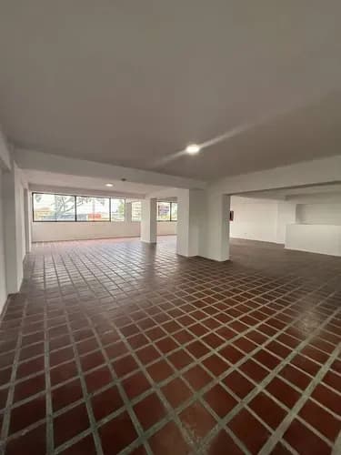 Np Alquiler De Local Comercial En Plena Av Lara Código 31281