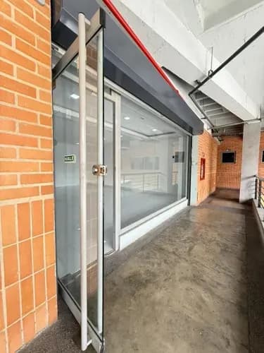 Local En Alquiler C.c Los Jarales Alto Piso 1 Trafico San Diego Jc-lp