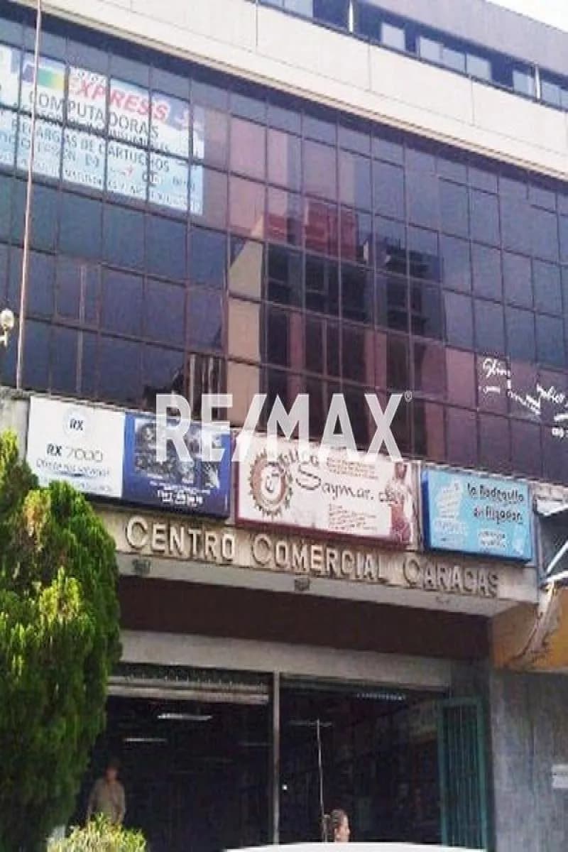 OFICINA EN VENTA - URB. MONTALBÁN