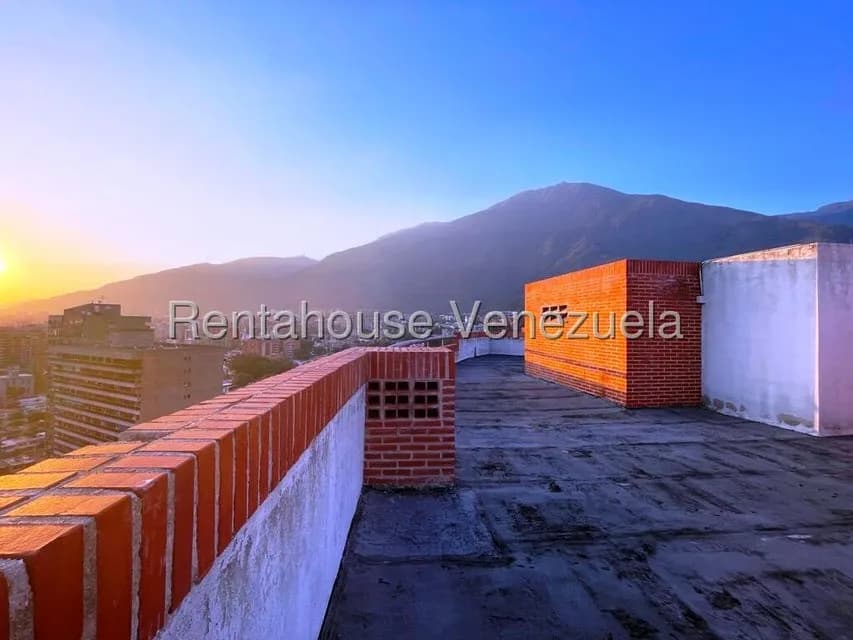 Apartamento (Penthouse) en Venta en Los Dos Caminos, Distrito Metropolitano