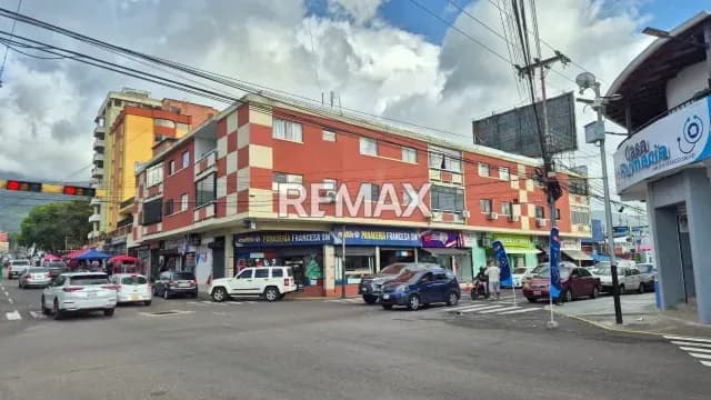En Alquiler Ofıcina en Barrio Obrero Cll. 12 esquina Crr. 20 edif. De la panadería Francesa