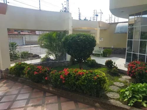 Se Vende Amplia Casa De 2 Niveles Urb San Jacinto, Con Piscina, 007jsc