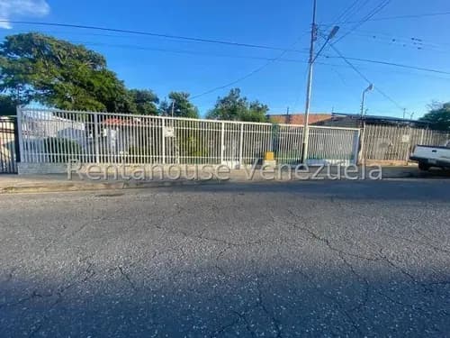 Marinel Saavedra Ofrece En Venta Hermosa Casa En Barquisimeto Patarata, Con 4 Habitaciones, 1 Baño, En Optimas Condiciones, Moderna, Facil Acceso, Cod 25 9531.