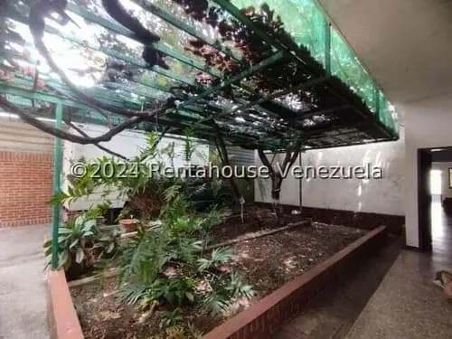 ¡quinta Ideal, Con Local Comercial En Esquina! En Venta Centro-este, Barquisimeto Lara, Venezuela/ Jose López/ # Cod. 25-5537 / 5 D/2 B/ 150 M2