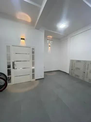 Confortable Y Amplia Propiedad De 3 Niveles En El Cementerio Caracas