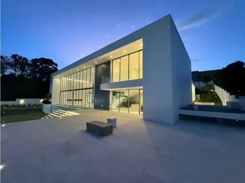 Se Vende Casa 1.680 M2 5h+2hs/5b+2s/8pe La Lagunita