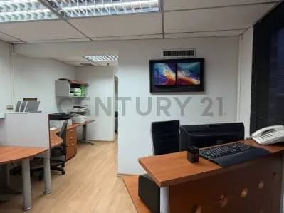 Venta De Oficina En El Edificio Galeria Bolivar En Av. Solano | Mun. Libertador