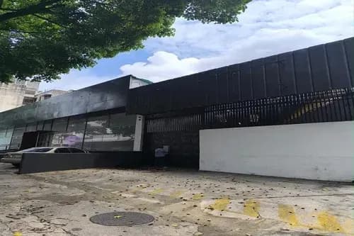 Alquiler Galpón Comercial En Av. Andres Bello A Pie De Calle Rr