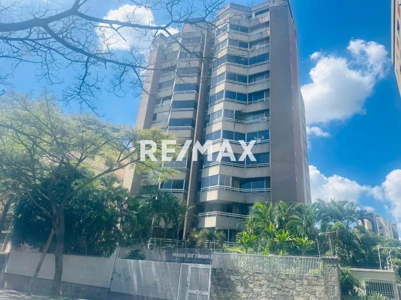 Venta de apto de 168 m2 en la Av. Los Samanes de la Florida 25-126