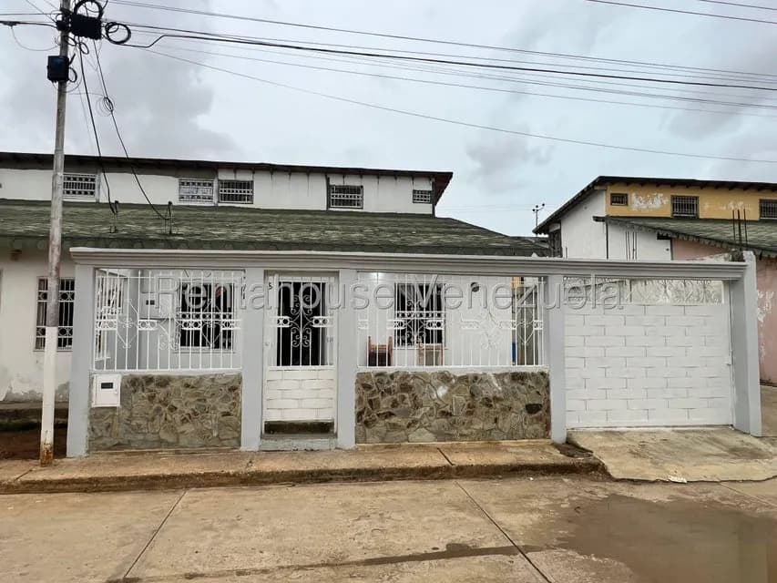 Casa (Duplex) en Venta en Sector Independencia, Falcon