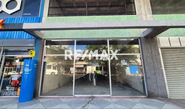 En Venta Local comercial en Obra Gris en Centro empresarial JC en la Prolongación de la 5ta Avenida, frente al Ministerio Público