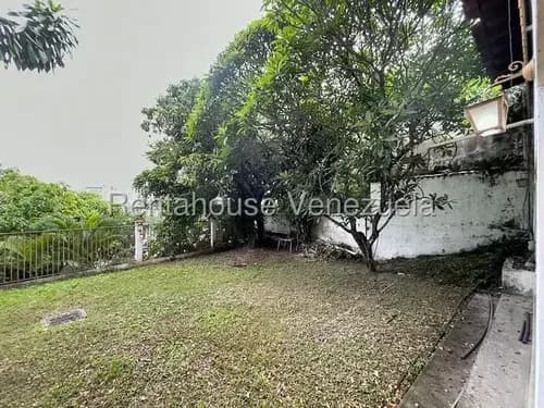 Sb En Venta Casa En Terrazas Del Club Hipico Para Remodelar A Su Gusto, Ubicada En Una Zona Privilegiada , Contiene Amplios Cuartos Con Sus Baños Incorporados, Ideal Para Familias Numerosas.