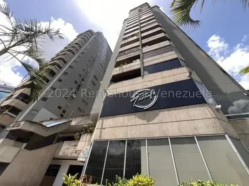 Apartamento En Alquiler En La Carlota, Mls 26-4381