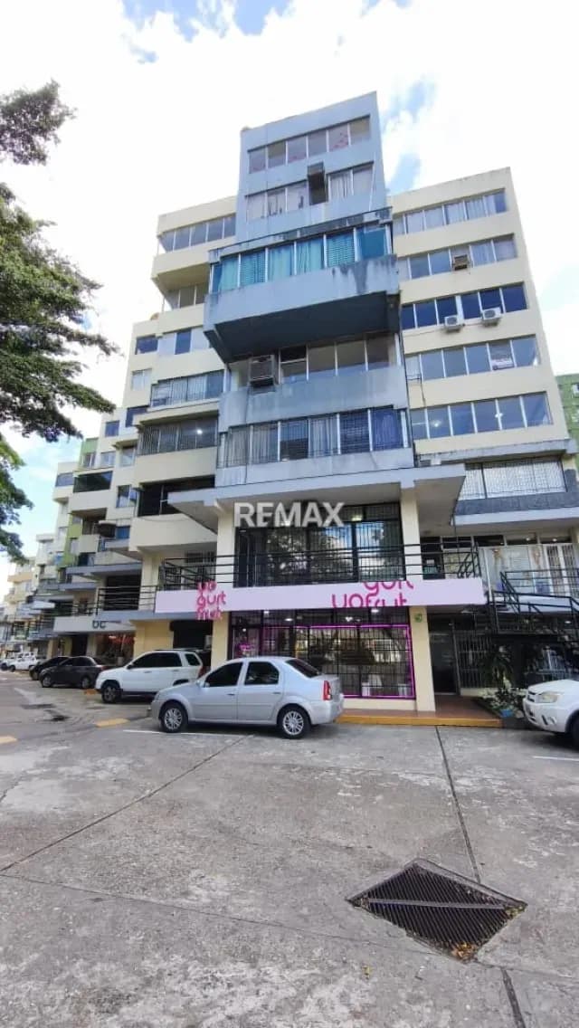 EN ALQUILER Local Oficina Residencias El Parque Piso 3