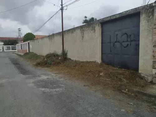 Global Vende Amplio Terreno Ubicado En La Urbanización Santa María De Bejuma.