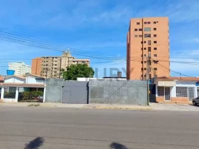 Casa comercial en alquiler en el sector Tierra Negra de Maracaibo