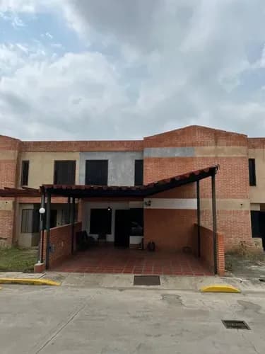 Samir Trosel Vende Tow House En Residencias Manantial Dorado Via Pueblo De San Diego Carabobo.