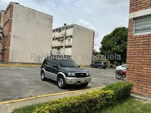 Diana Blanco Vende Hermoso Y Amplio Apartamento Al Este De Barquisimeto, Cómodas Habitaciones, Cocina Moderna, Con Todos Los Servicios Básicos Y Seguridad.