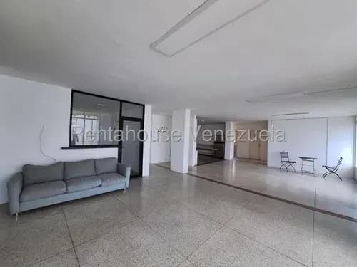 Apartamento En Alquiler En Los Palos Grandes: ¿buscas Un Espacio Ideal Para Oficina? Aquí Está Tu Respuesta. Belkis 26-1049