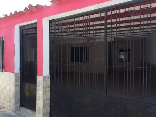 Casa En Venta. Urb. Paraparal - Sector Buenaventura. Ofv-lj