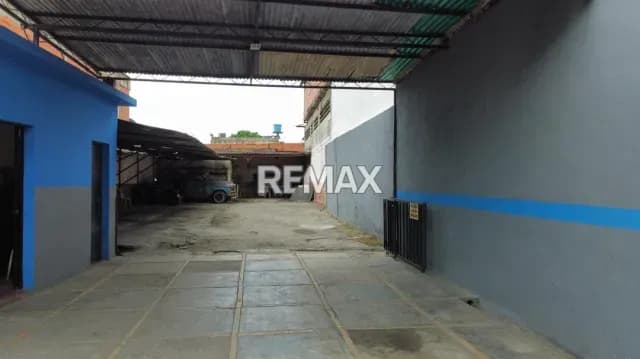 En venta, terreno en la 24 entre 41 y 42 zona centro, terminal de Barquisimeto.