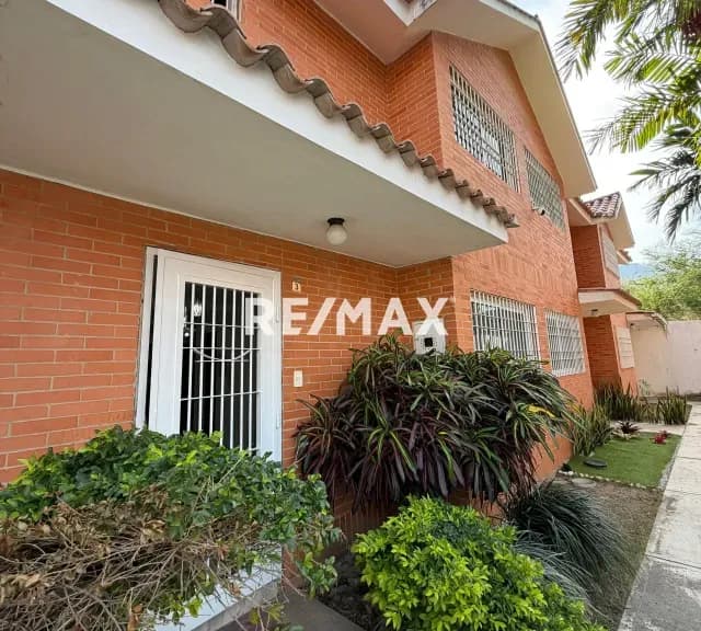 Exclusivo Alquiler de TownHouse en Resd. Selene