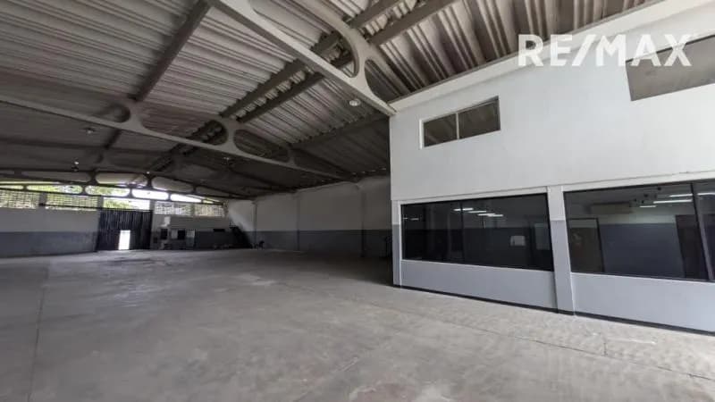 Se alquila galpón en zona Industrial II con túneles de congelación