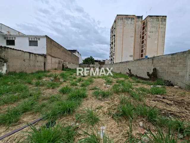 Se vende terreno y(o) parcela uso comercial y residencial