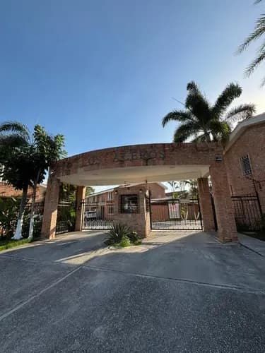 Momentum Vende Townhouse En Colinas De Guataparo, Valencia, Carabobo