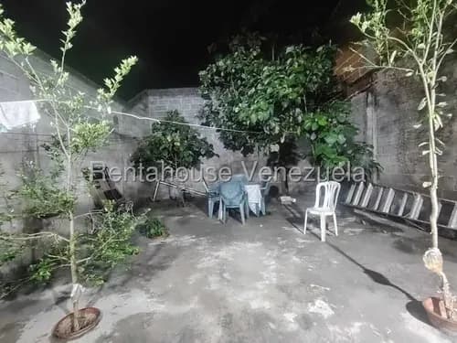 Venta Encantadora Casa De 108 M2 Con Excelente Suministro De Agua En Urb El Amanecer Cabudare,lara Rc