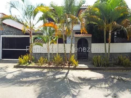 Se Vende Amplia Casa Con Gran Potencial Urb. Montalban Cod. 26-19142