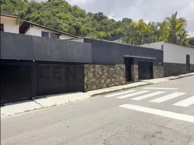 En Venta Casa Para Remodelar en Santa Sofia | El Cafetal