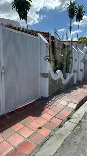 Se Vende Amplia Casa Con Anexo Ubicada En La Urb Los Astros , La Morita I. 013jsc