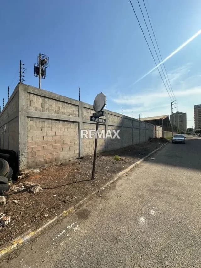 Terreno en Venta Calle 67B con Av. 13A